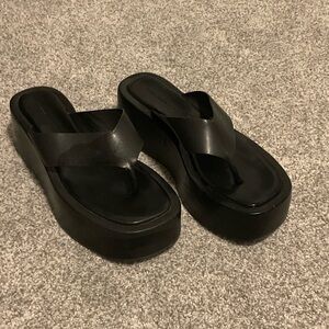 Princess Polly Black Platform Flip Flops
